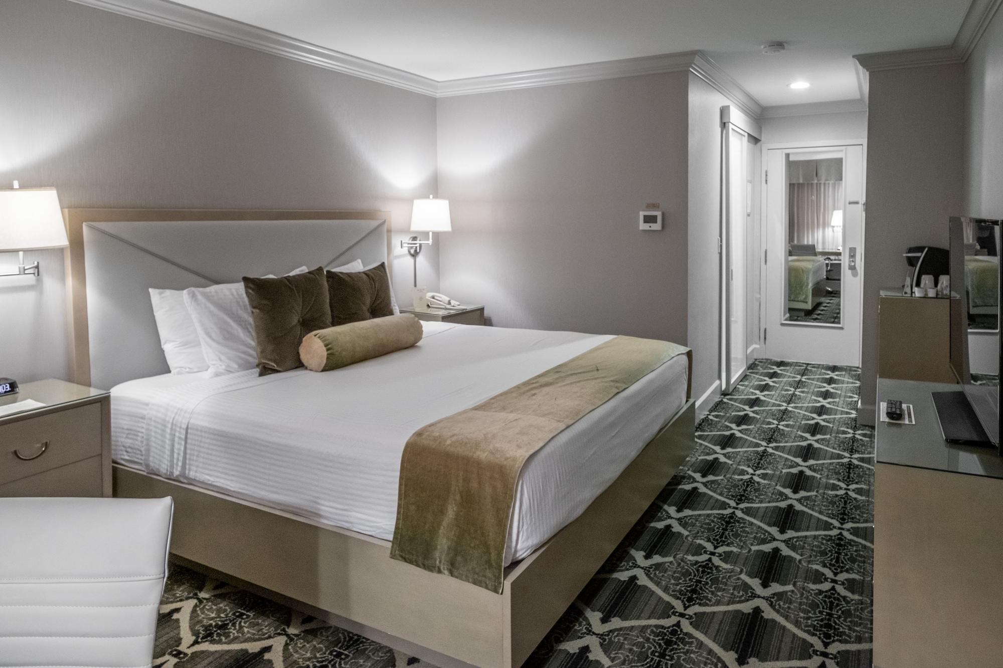Bell Tower Hotel Ан Арбър Екстериор снимка